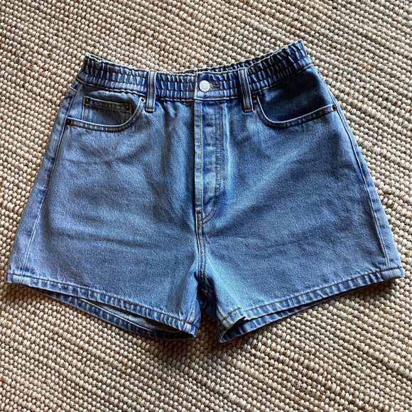 NWT STILL HERE NEW YORK Classic Blue Jean Shorts SIZE 28 - Picture 1 of 5